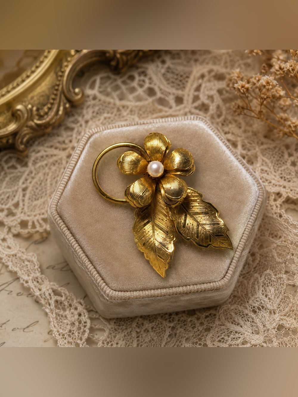 Estate Sourved Dainty Gold Tone Leaf Vintage Brooch Pearl Center Scarf Loop Luxe